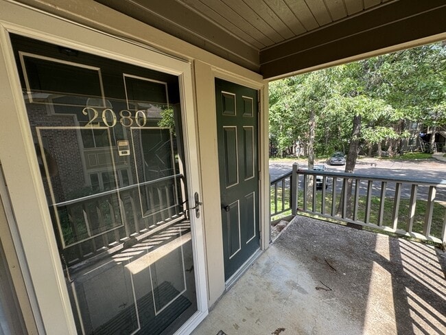 Building Photo - 2080 Woodlawn Dr SW