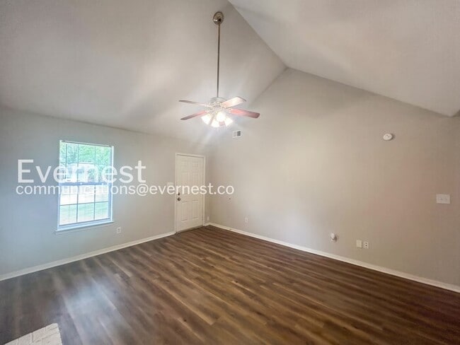 Building Photo - 5859 Shannon Dr