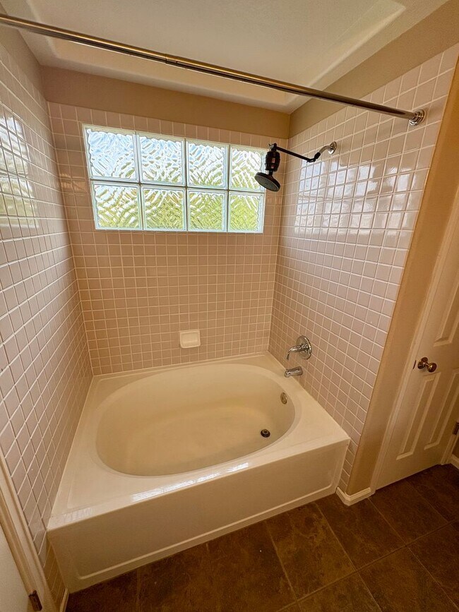 Building Photo - Highlands Ranch 3bed, 3.5 bath