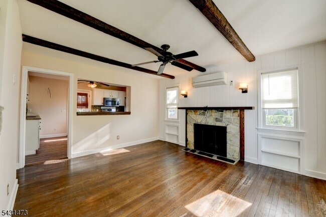Building Photo - 72 Colonial Dr
