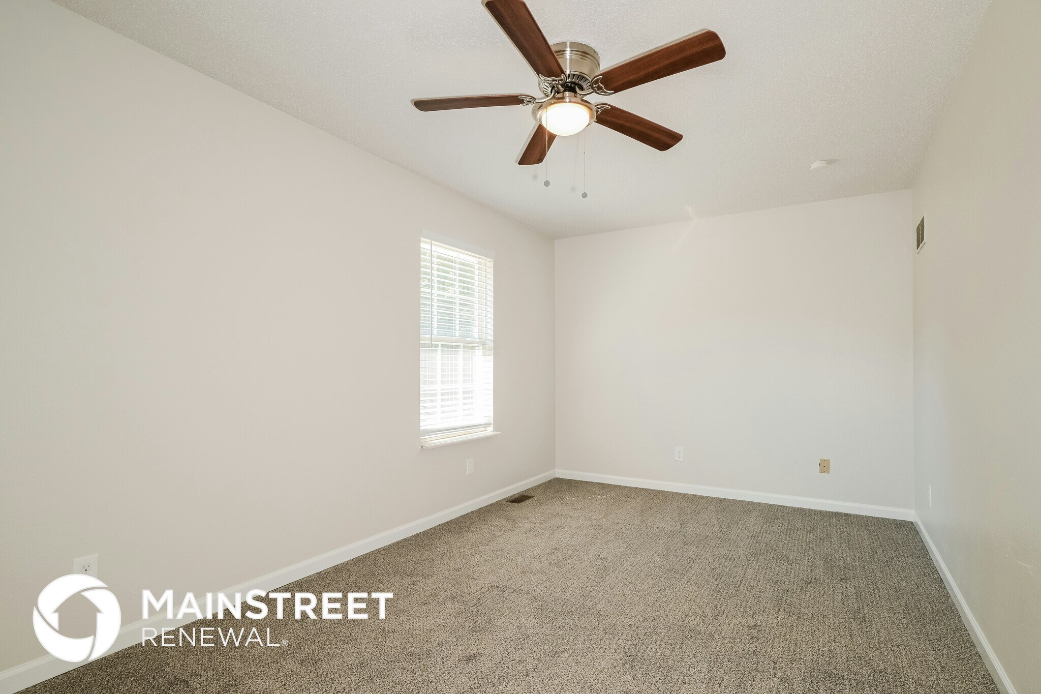 Building Photo - 5501 White Oak Ln
