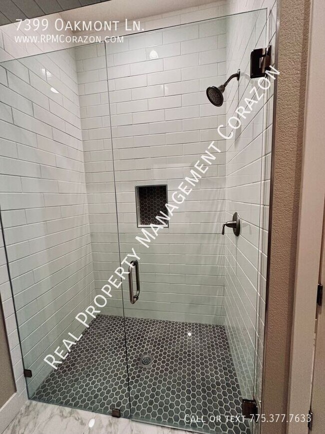 Building Photo - 7399 Oakmont Ln