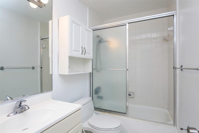 Building Photo - 8650 SW 67th Ave