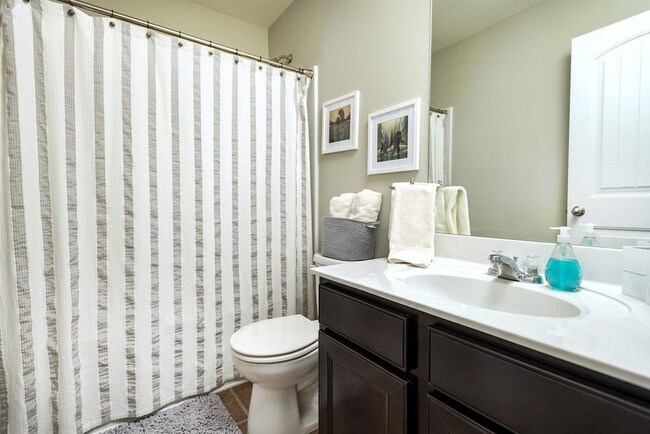 Building Photo - 2040 Hickory Brook Dr