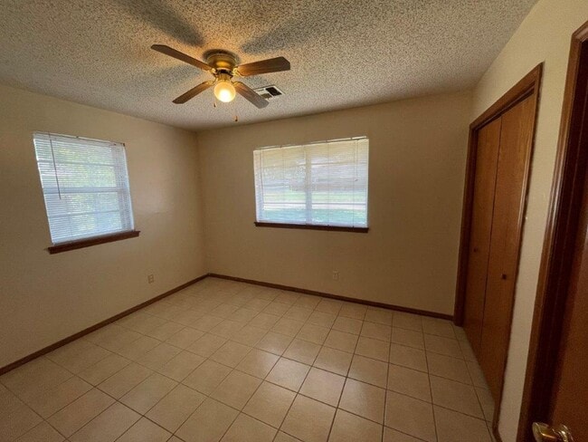 Building Photo - Brand New paint no carpet! Clean and ready...