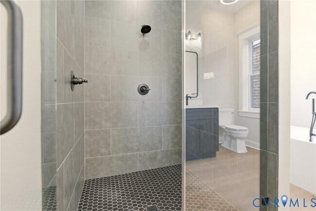 Building Photo - 316 W Clay St