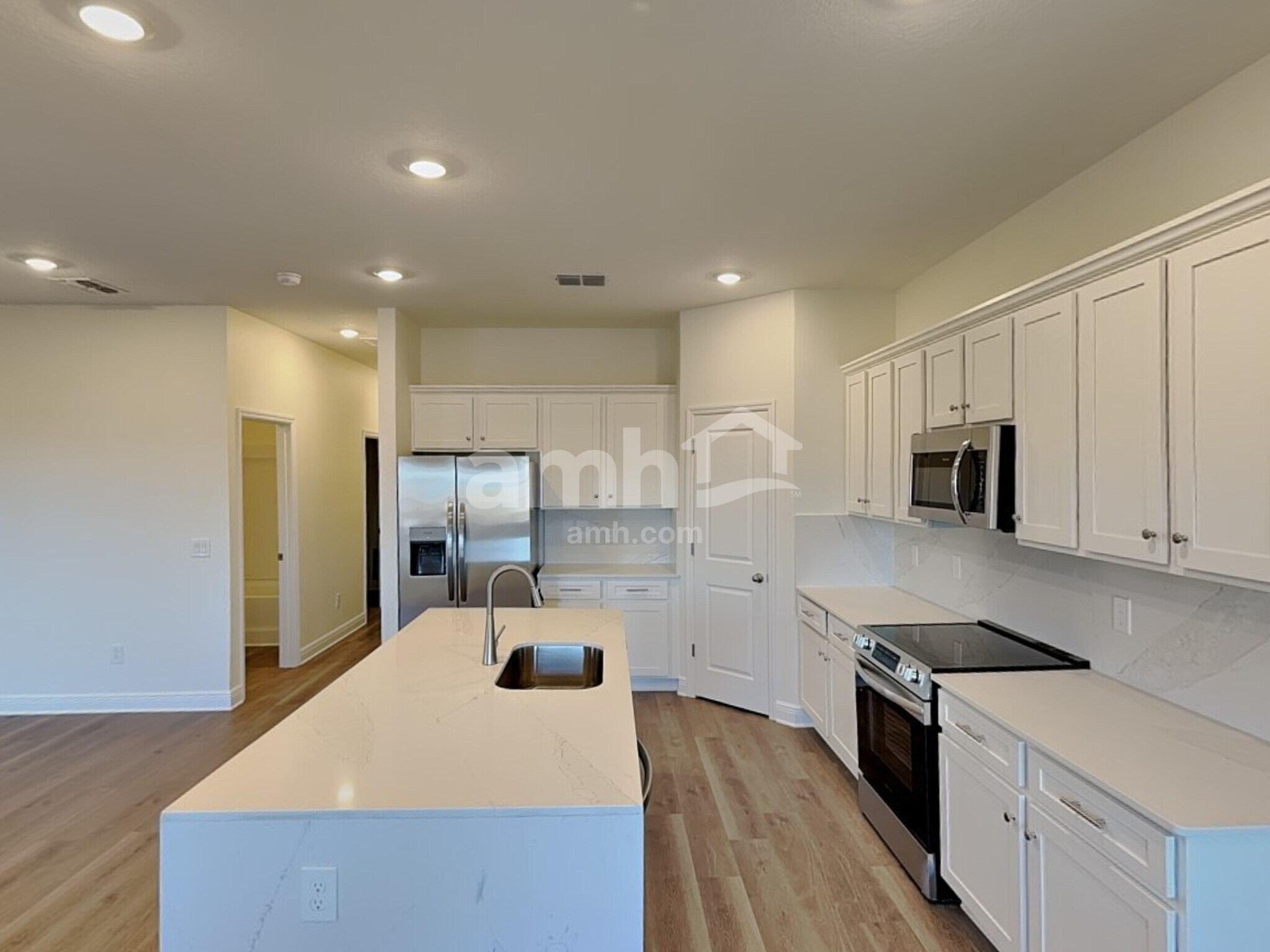 Building Photo - 6006 Sycamore Pl St