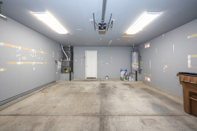 Building Photo - 8070 N Wild Aster Way