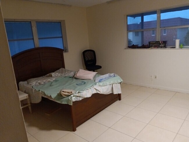 Building Photo - 4851 NW 21st St