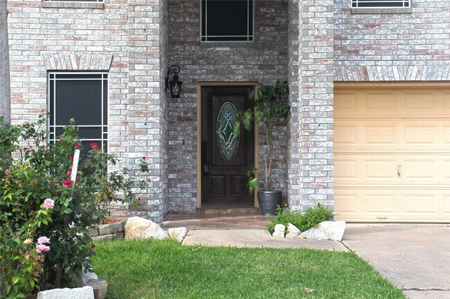 Building Photo - 16130 Coleburn Dr