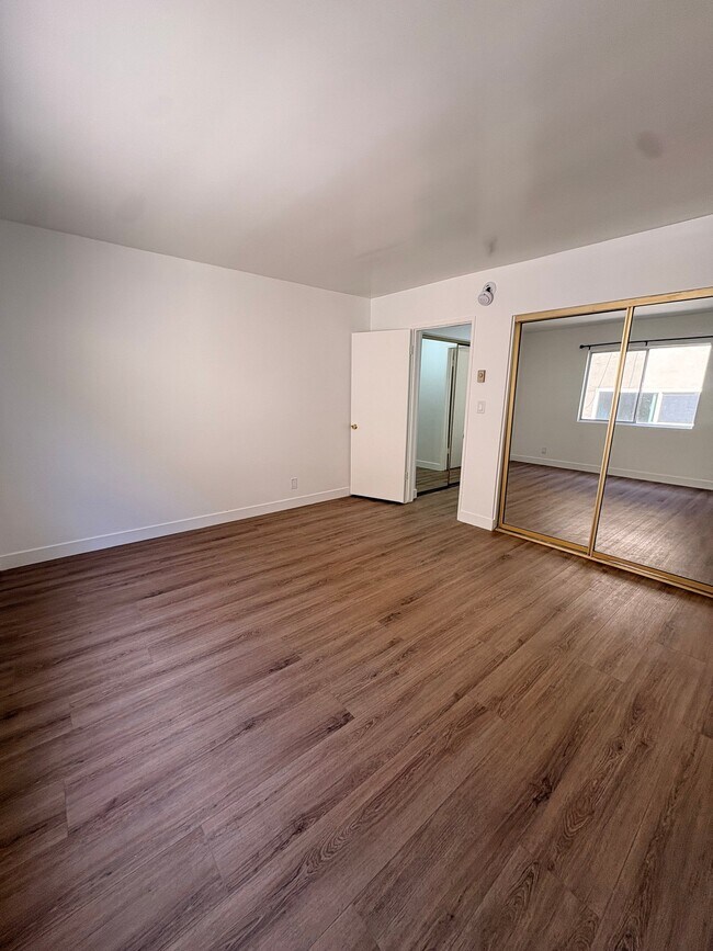 Building Photo - 1825 N Gramercy Pl