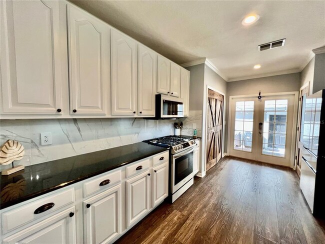 Building Photo - 16112 Loneoak View Dr