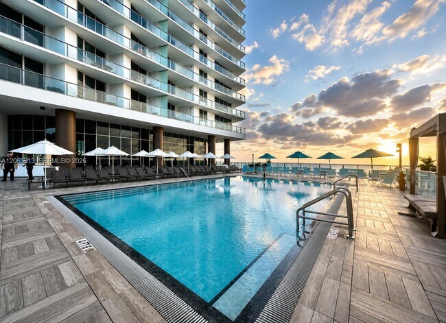 Building Photo - 4111 S Ocean Dr