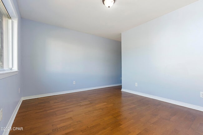 Building Photo - 6453 Oak Shr Dr