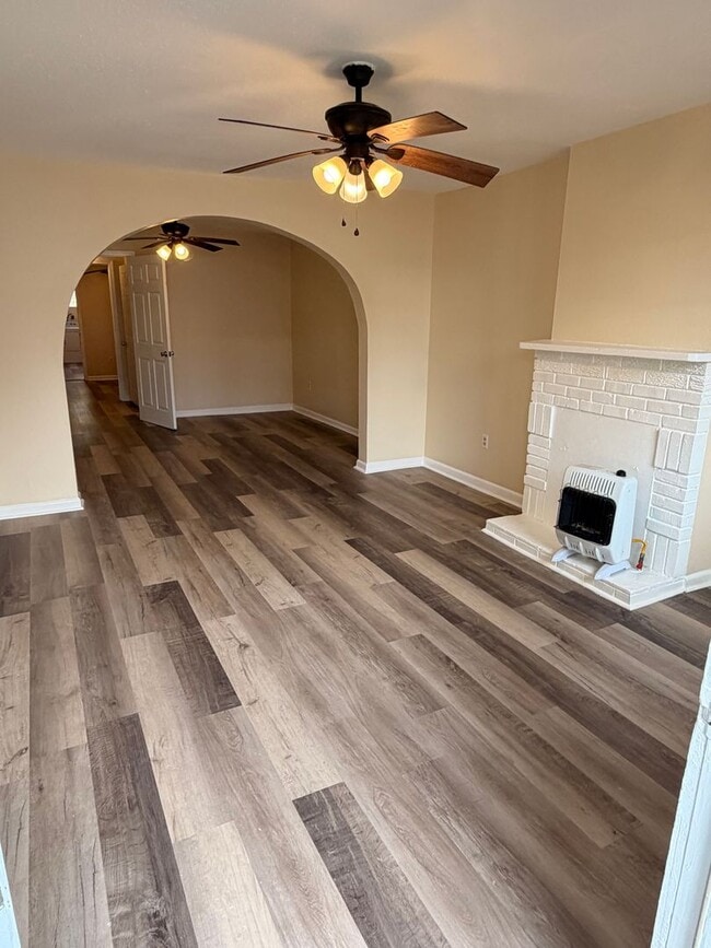 Building Photo - Newly Renovated 1BD/1BA with Washer/Dryer and shared backyard