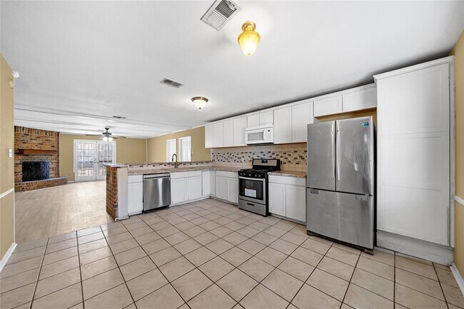 Building Photo - 9746 Seeker St