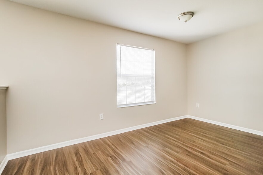 Building Photo - 1401 Punta Gorda Dr