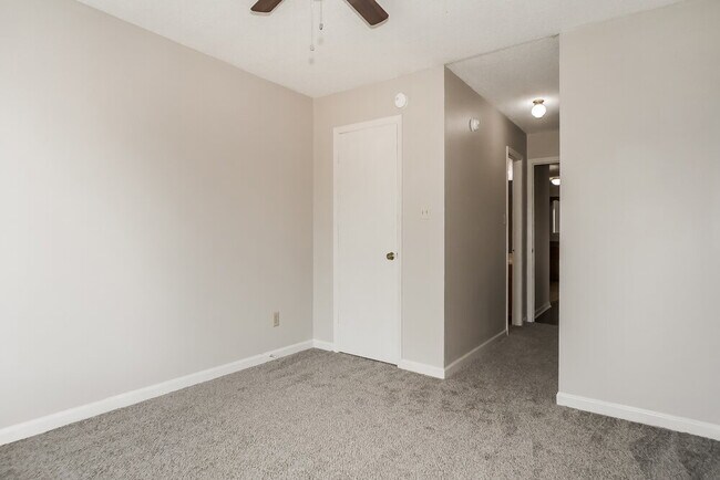 Building Photo - 7782 Hickory Meadow Rd