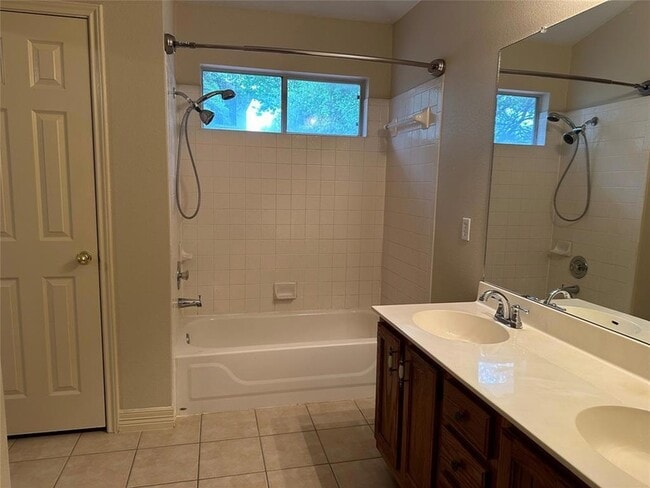 Building Photo - 706 Luke Ln