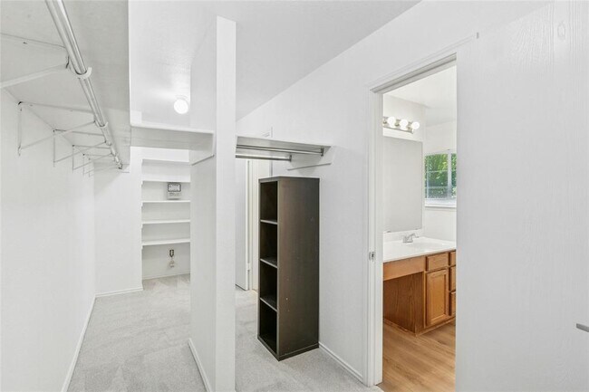 Building Photo - 11208 Midbury Ct