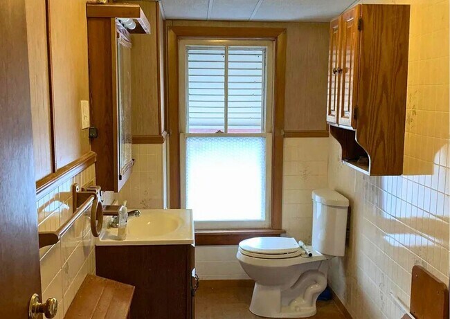 Building Photo - 3 Bedroom 1 Bath Twin in Coatesville