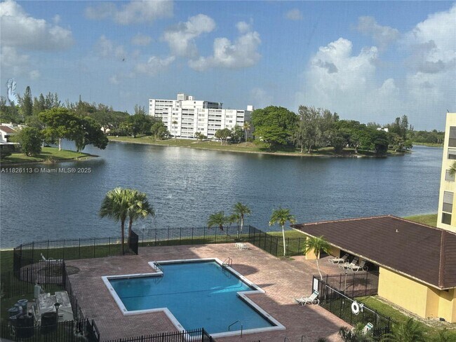 Building Photo - 6575 W Oakland Park Blvd