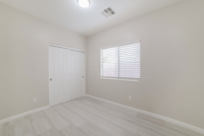 Building Photo - 10240 W Chipman Rd