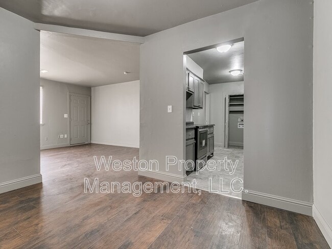 Building Photo - 2101 Westchester Dr