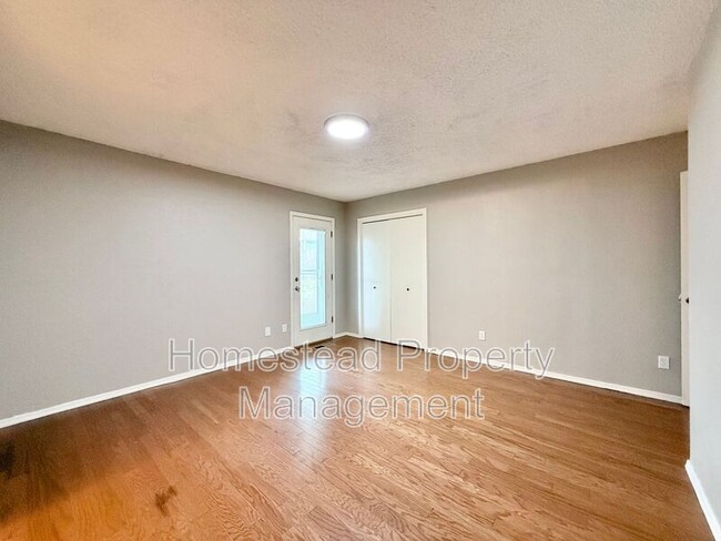 Building Photo - 10445 Dover Dr