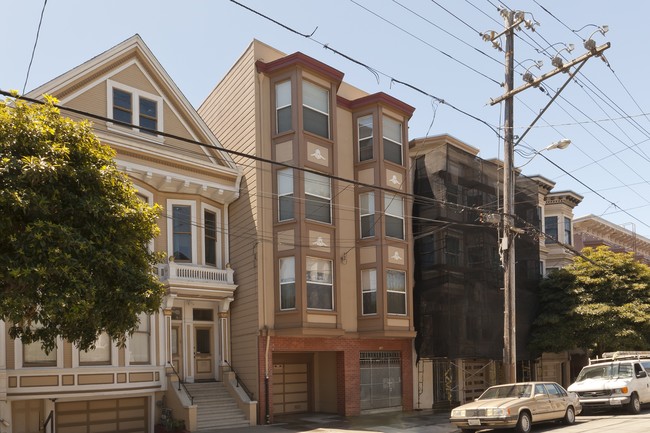 Building Photo - 565 Page St