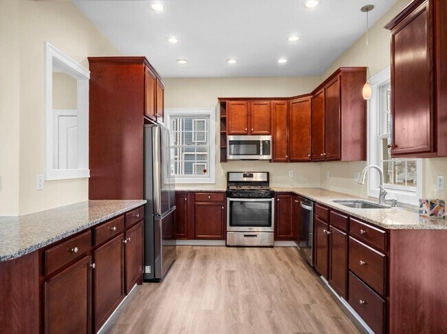Building Photo - 63 Varnum Ave