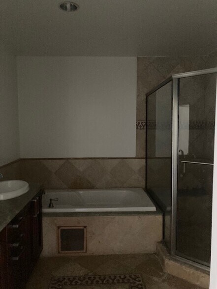 Building Photo - 11911 Mayfield Ave