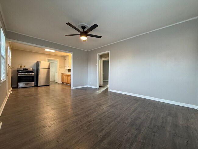 Building Photo - RD T 23-029