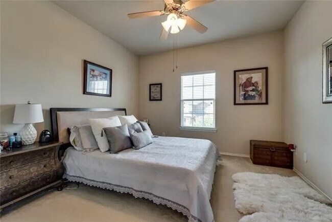 Building Photo - Ready Now- Beautiful 3 bed, 2bath Home Loc...