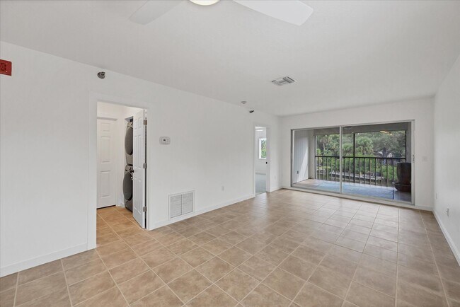 Building Photo - 2124 N Tamiami Trl