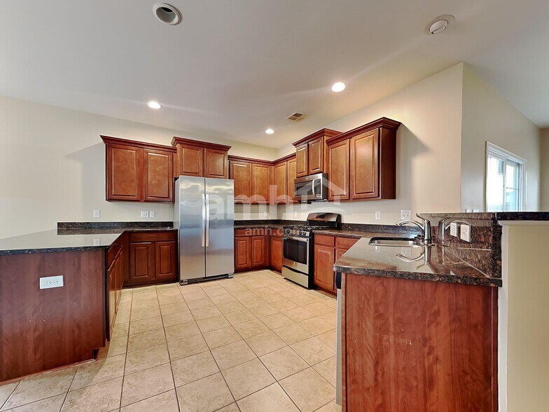 Building Photo - 183 Charlesfort Way