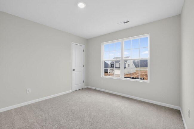 Building Photo - Spacious 5BR House in Statesville