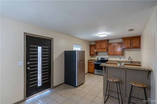 Building Photo - 9 Queen Palm Dr