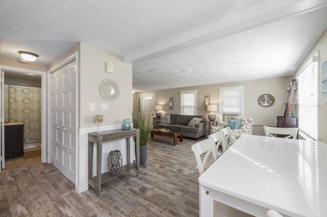 Building Photo - 16 Grasshopper Ln