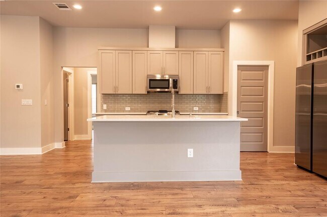 Building Photo - 21802 Surrey Ln