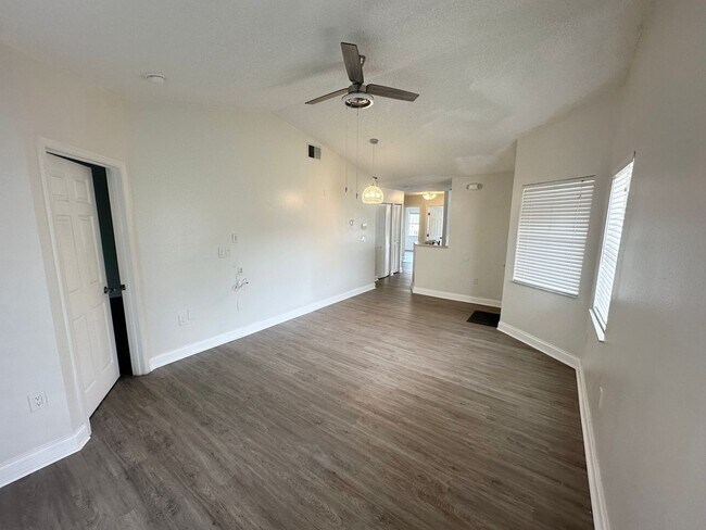 Building Photo - 8824 Coral Palms Ct