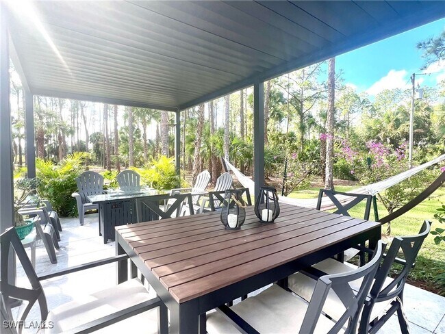 Building Photo - 510 12th Ave NE