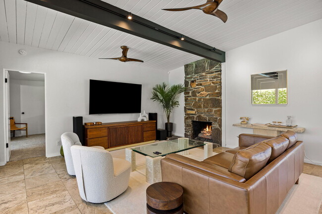 Building Photo - 513 Bedford Dr
