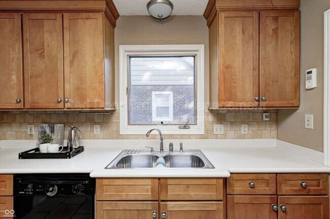 Building Photo - 6115 Indianola Ave