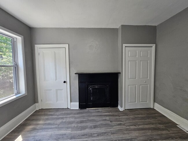 Building Photo - Newly updated 2 bedroom 1 bath apartment f...