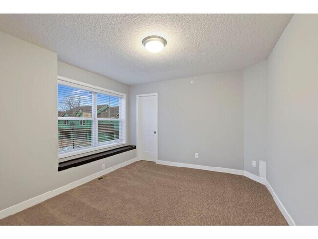 Building Photo - 13946 Lupine Trail NE
