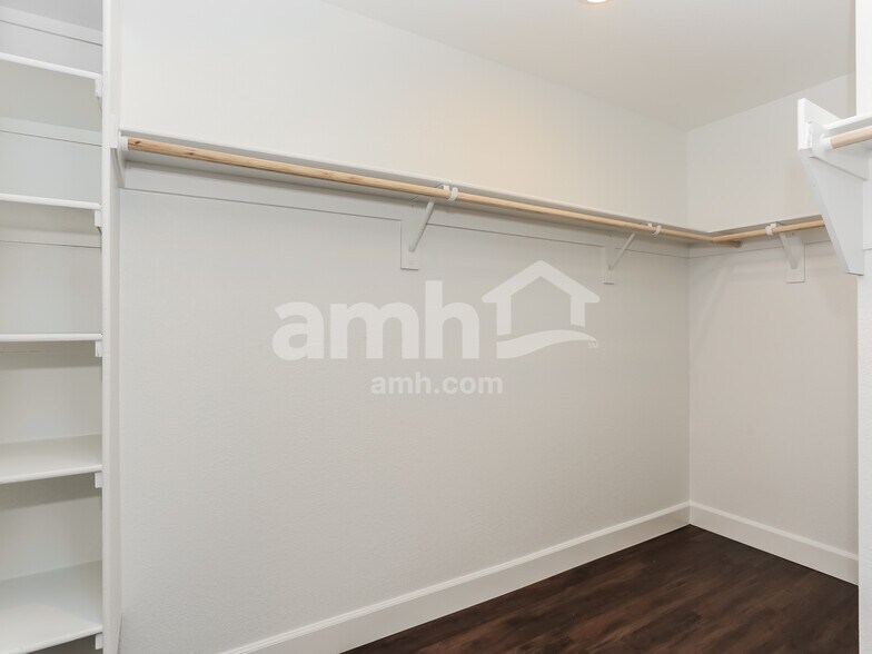 Building Photo - 8944 Tiger Tooth Ave