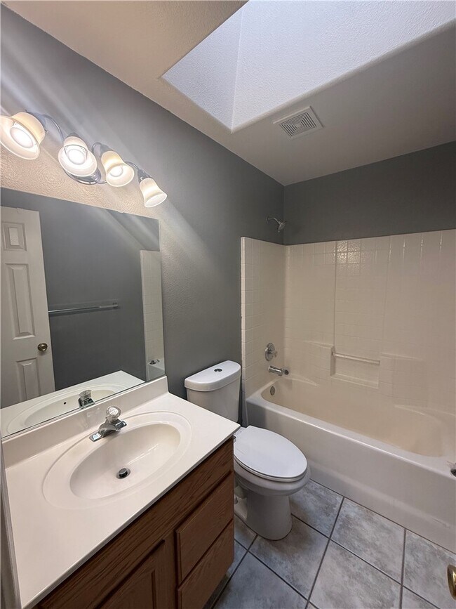 Building Photo - 2844 Lovin Ave