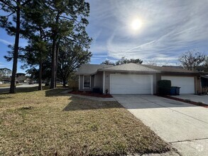 Building Photo - Fort Caroline Lakes