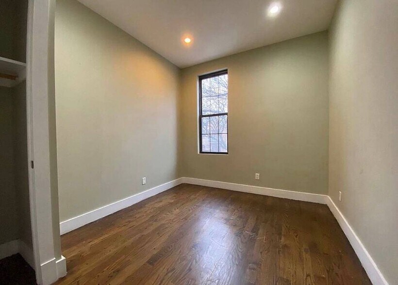 Building Photo - 1076 Greene Ave